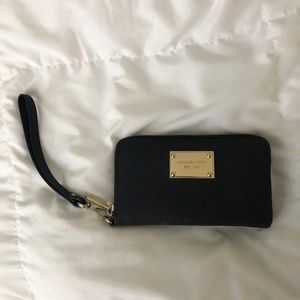 Michael Kors Jet Set Saffiano Wristlet